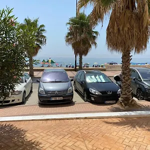 beachfront-studio-in-fuengirola.1costadelsol.com/